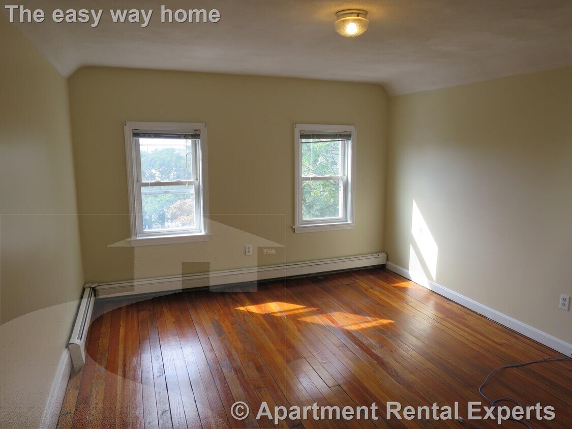 Primary Photo - 469 Medford St