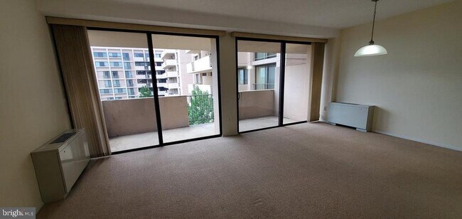 Foto del edificio - 4141 Henderson Rd