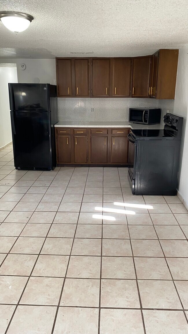 Building Photo - 1065 E 4050 S