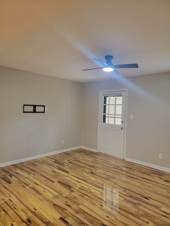 Foto del edificio - 6303 New Market Way
