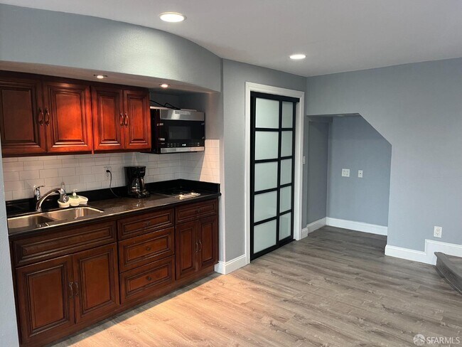Building Photo - 206 Alta Loma Ave