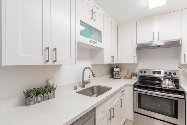 Building Photo - 5305 Ridgeview Cir