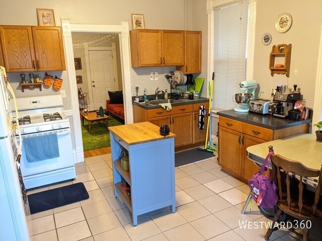 Photo - 3642 N Damen Ave Apartment