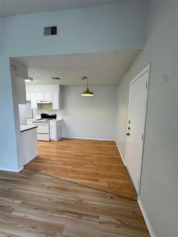 Foto del edificio - 2704 Aftonshire Wy