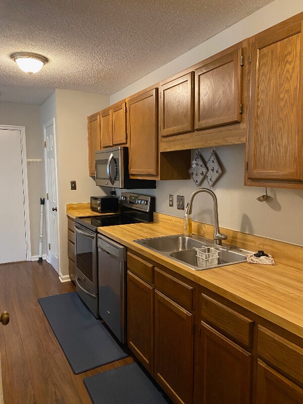 Building Photo - 1511 Creekwood Ct