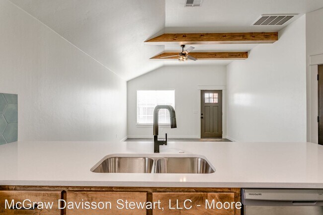 Foto del edificio - 3 br, 2 bath House - 1200 Kingston Rd