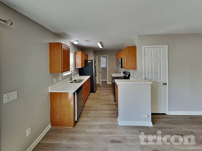 Foto del edificio - 316 Drooping Leaf Rd