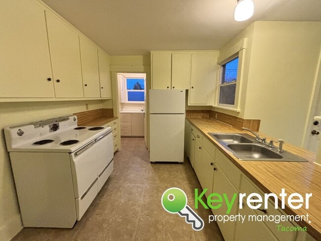 Foto del edificio - One Bedroom Triplex Unit in the Heart of Tacoma’s Proctor District!