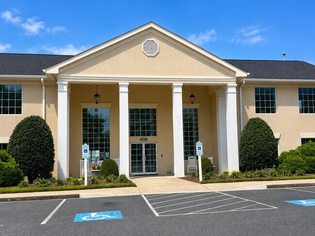 Foto del edificio - 811 Brassie Ln