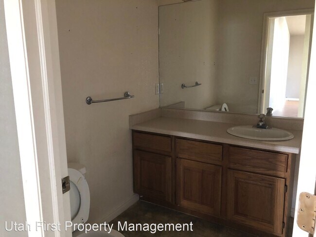 Foto del edificio - 3 br, 2 bath House - 127 S. 1930 West