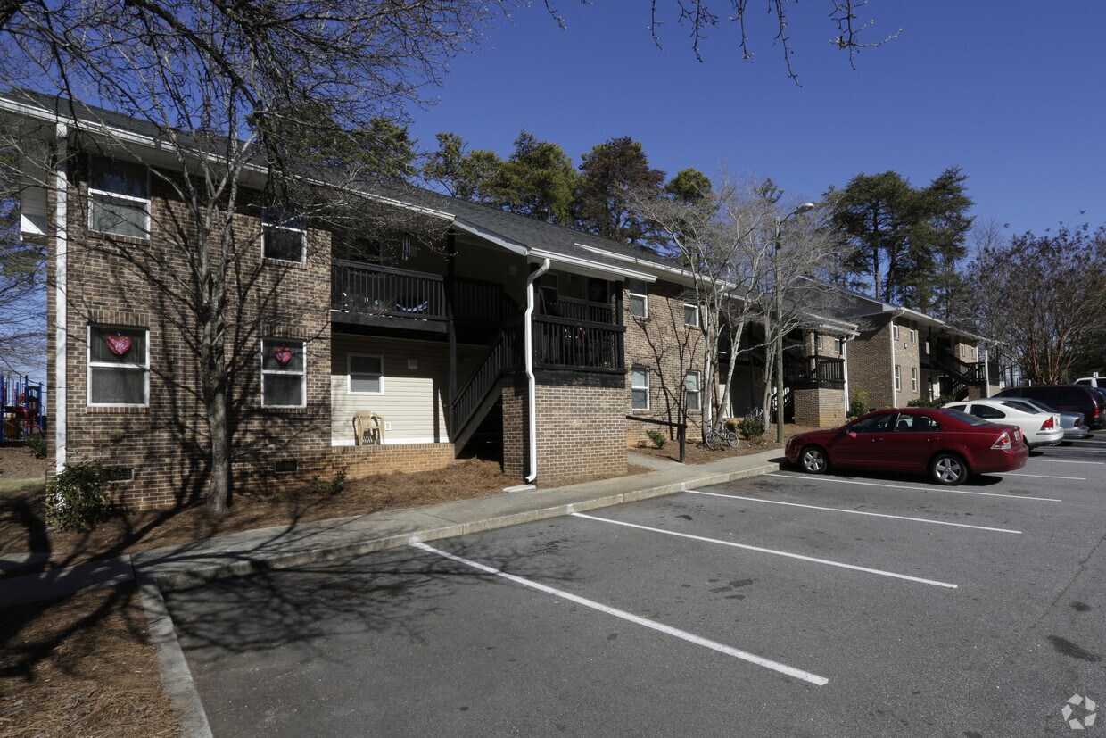 Foto del edificio - Oakcrest Apartments