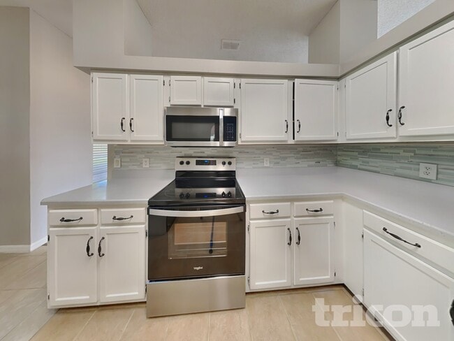 Foto del edificio - 250 Parkview Dr