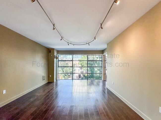 Building Photo - 585 9th St
