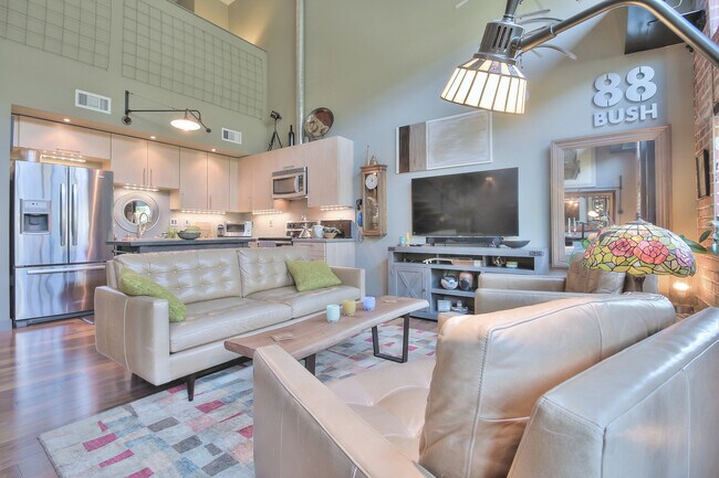 Building Photo - 3 Level Loft at Plant 51- 2 Bed/2 Bath - E...
