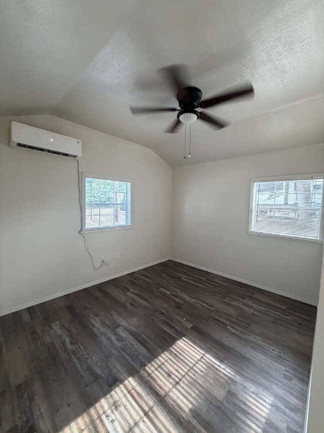 Building Photo - Charming 1-Bedroom Home with Modern Amenities in Longview, TX!