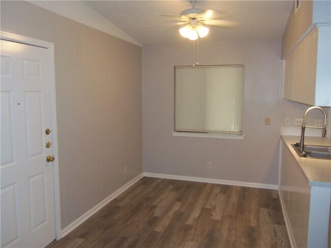 Building Photo - 8910 Little Walnut Pkwy
