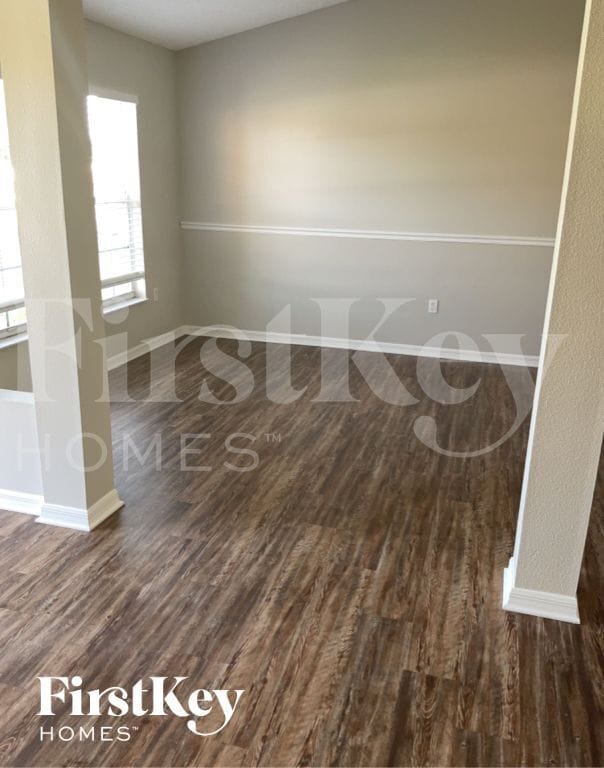 Building Photo - 917 Yellowbird Ave