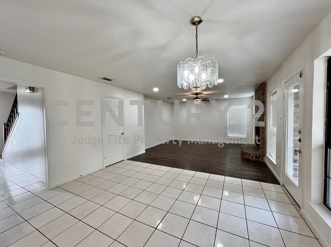 Building Photo - Stunning 2-Story 4/2.5/2 With Fireplace In...