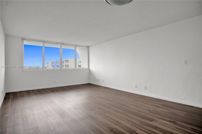 Foto del edificio - 9001 SW 77th Ave