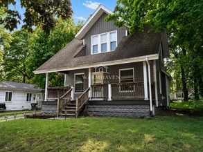 Building Photo - 991 Diana Ave