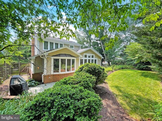 Building Photo - 7709 Holiday Terrace