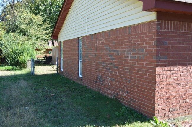 Building Photo - 3856 Jasmine Dr