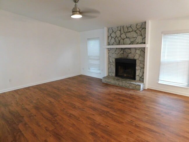 Foto del edificio - 3bd 2ba home in Mt. Pleasant