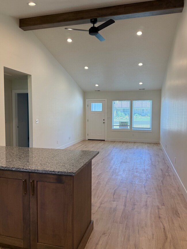 Building Photo - 466 E 300 N