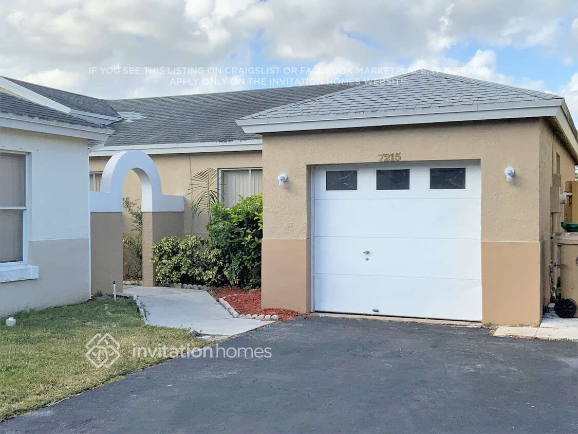 Foto principal - 7215 SW 42nd Ct