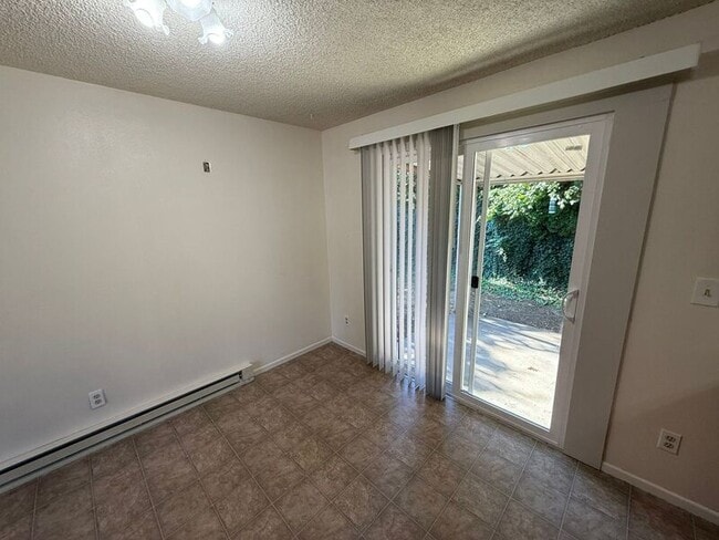 Foto del edificio - 2780 Ladd Ave NE