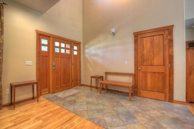 Building Photo - Beautiful Single Family Home - Big Flat Road