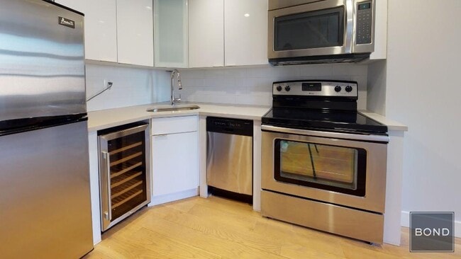 Foto del edificio - 402 E 83rd St