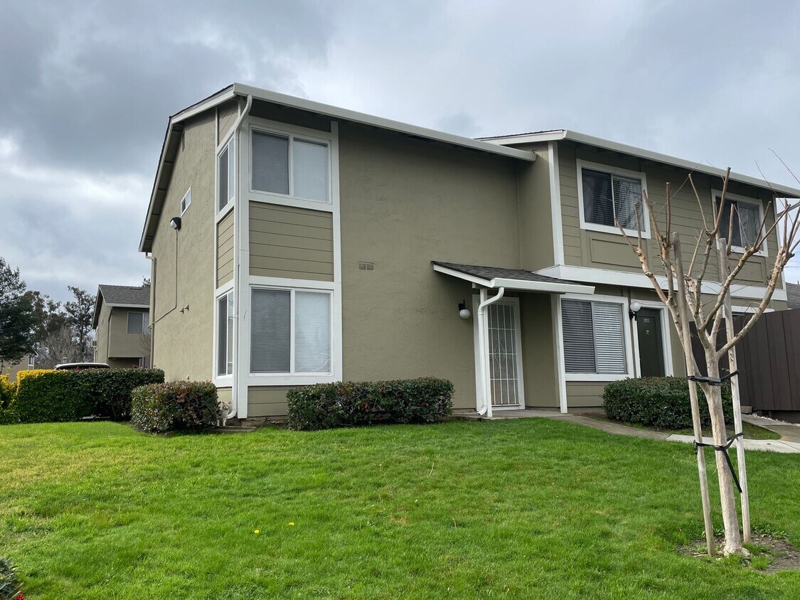 Primary Photo - Must see to appreciate 3 bedroom and 1.5 b...