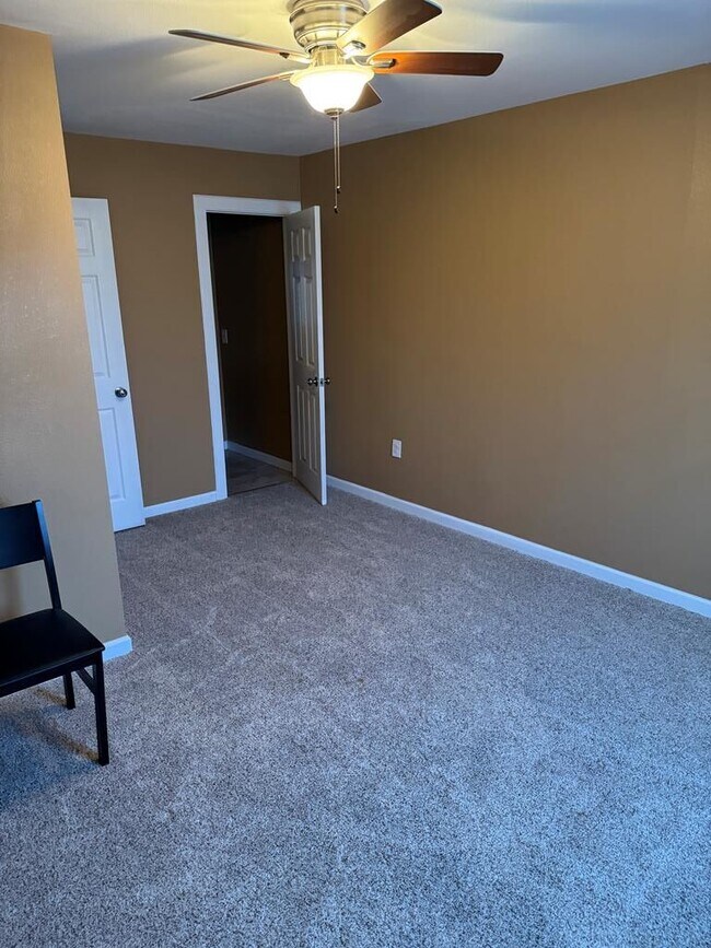 Foto del edificio - 2826 Hilltop Dr