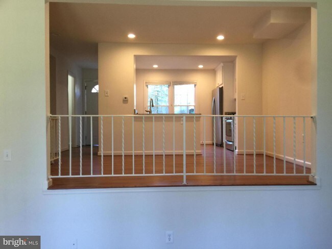 Building Photo - 536 Monet Dr