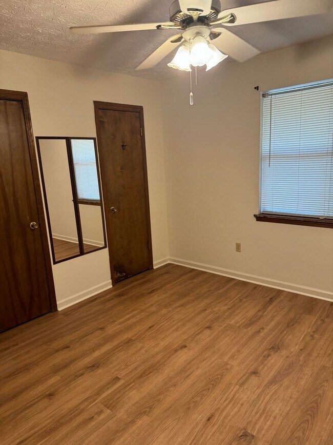 Building Photo - 115-117 Bayberry Ct