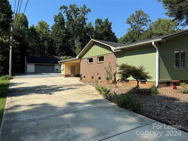 Foto del edificio - 1174 Robinhood Cir