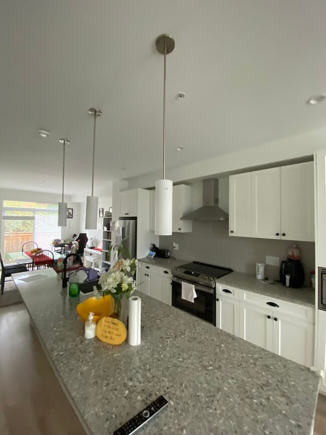 Building Photo - 20487 65 Av