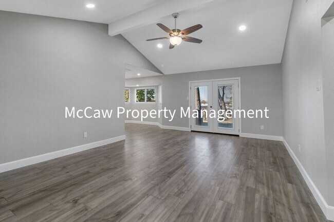 Foto del edificio - 706 Janann St