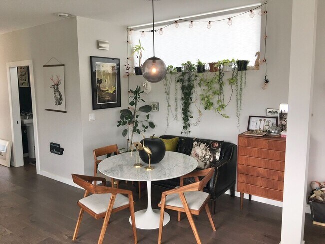 Foto del edificio - Stunning Ballard Home with Views