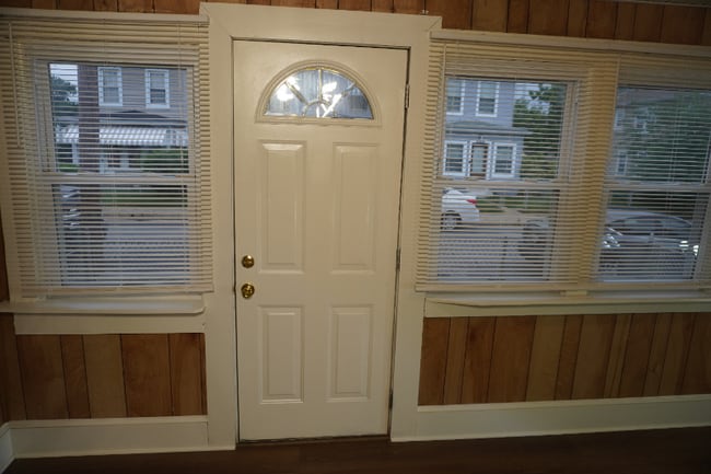 Photo - 210 Center St House