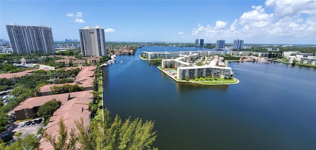 Foto del edificio - 18151 NE 31st Ct