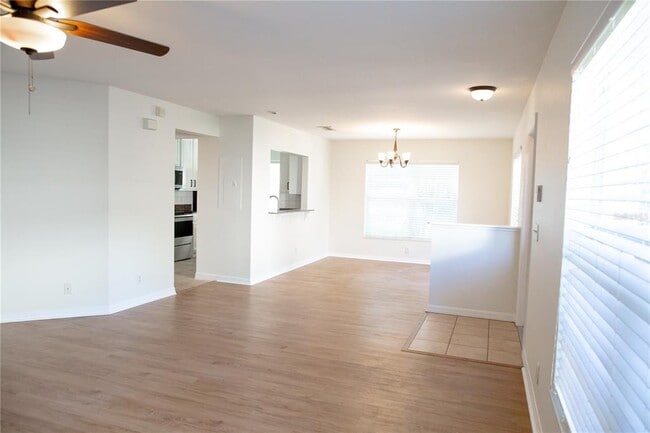 Building Photo - 9426 Charlesberg Dr