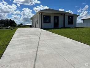 Building Photo - 8014 Mangrove Cir