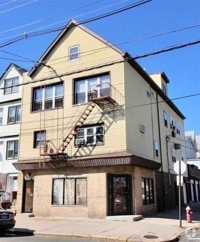Building Photo - 389 Ave E
