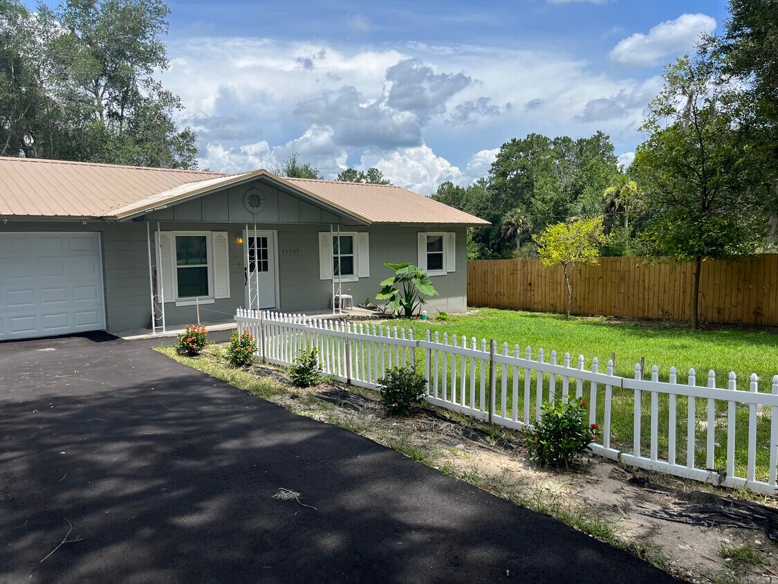 Primary Photo - 11569 Seminole Rd