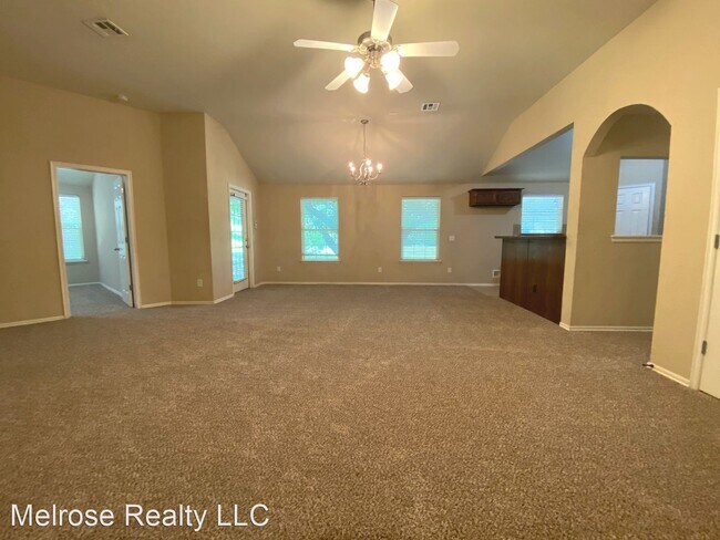 Building Photo - 4 br, 2 bath House - 1531 Silver Creek Circle