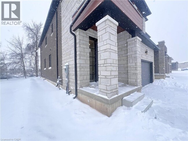 Building Photo - 100 Shady Oaks Trl