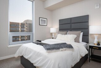 Building Photo - 929 109th Ave NE