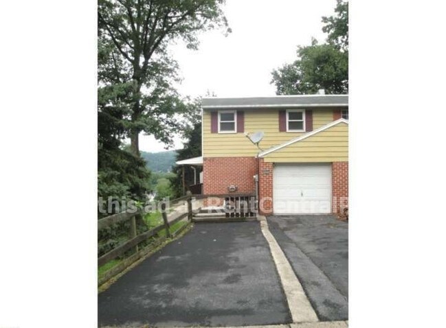 Building Photo - 1207 Fox Run